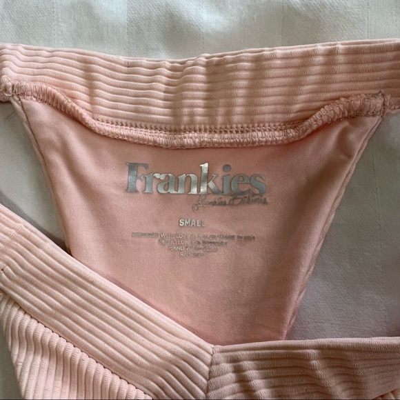 Frankie’s Bikinis set - Picture 4 of 4